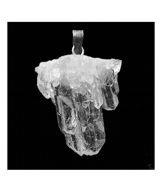 Colgante cristal de roca en forma de drusa.

Engarce plateado
Medida : 2,5 cm áproximadamente