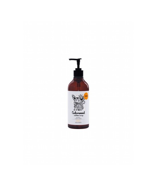 Jabón de manos revitalizante de madera de cedro y naranja amarga con una fragancia cítrica, amaderada y deliciosa en un formato