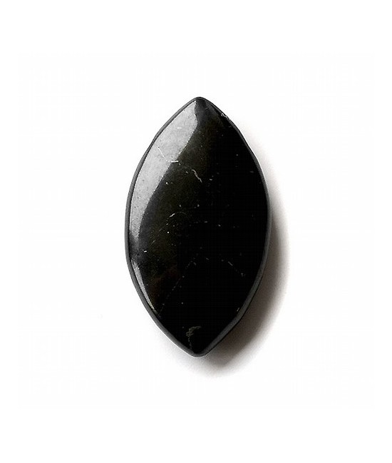 Colgante de shungita en forma de hoja.

Incluye cordón de seda negro 

Medida: 45x30mm

Medida del cordón: 60cms