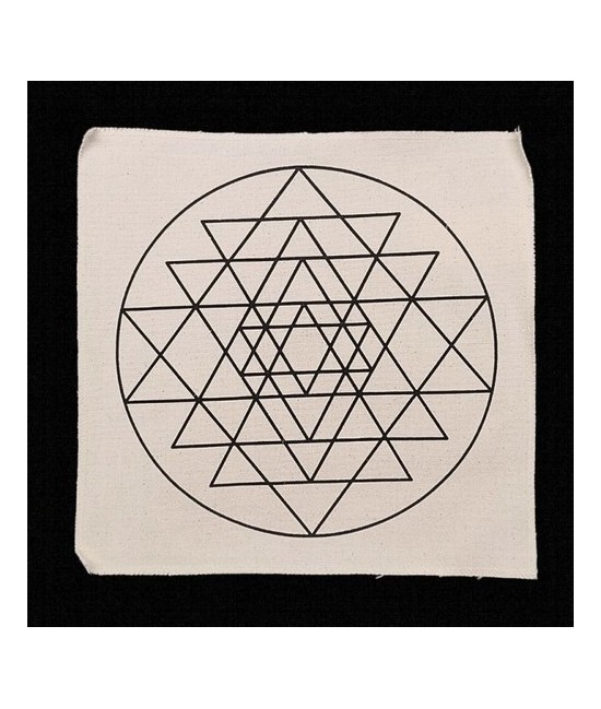 Tapete 100% de algodón natural con motivo Sri Yantra.

Medida: 30 x 30 cm