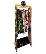 1 expositor de madera.
12 perchas para 12 modelos diferentes de  pashminas.
4 pashminas Ojo Turco.
4 pashminas Palo Santo.
