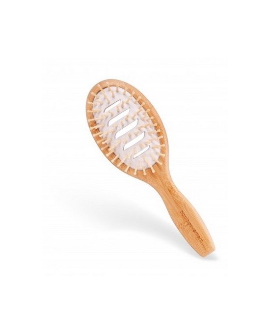 Este cepillo con látex natural y bambú certificado FSC tiene unas rejillas que proporcionan ventilación y ayudan a un secado rá