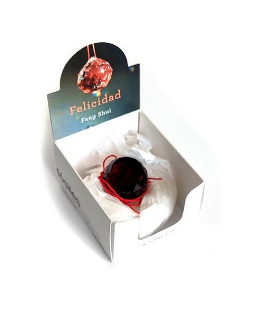 Bola facetada de cristal ROJA de 30 mm. de diametro.
Engarzada en cordón natural.

Con caja exclusiva