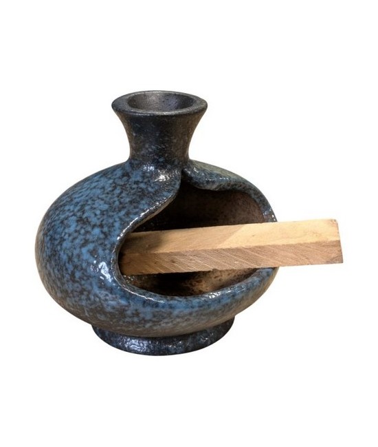Su apertura inferior permite la fácil colocación de Palo Santo, maderas sagradas o incienso natural en su interior.

Luego el