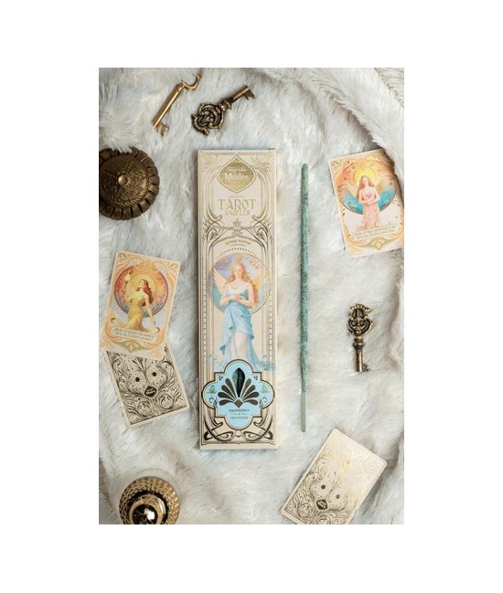 Tarot Ángeles es una línea de sahumerios que fusiona aroma y guía espiritual. Cada caja incluye dos cartas troqueladas de Ángel